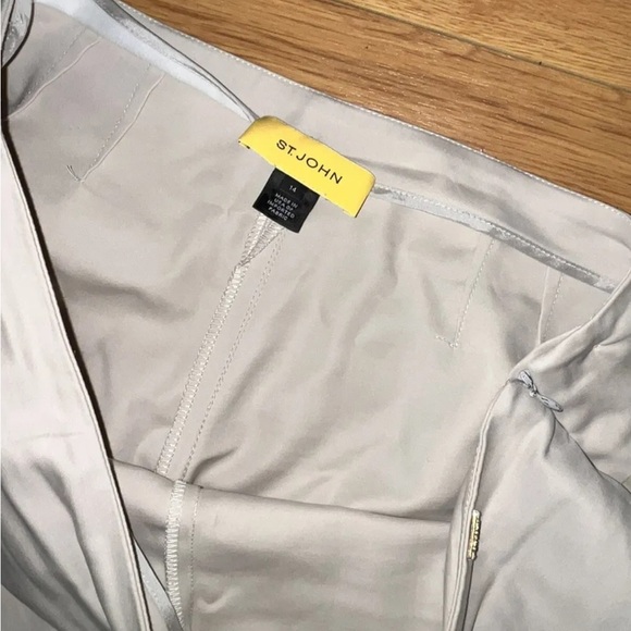 St. John beige cropped pants - Picture 3 of 3